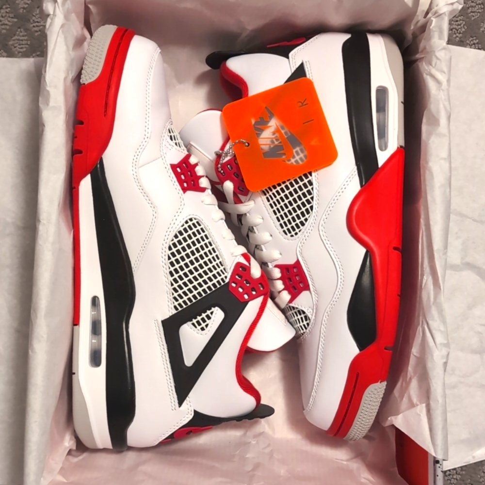 Air Jordan 4 Retro